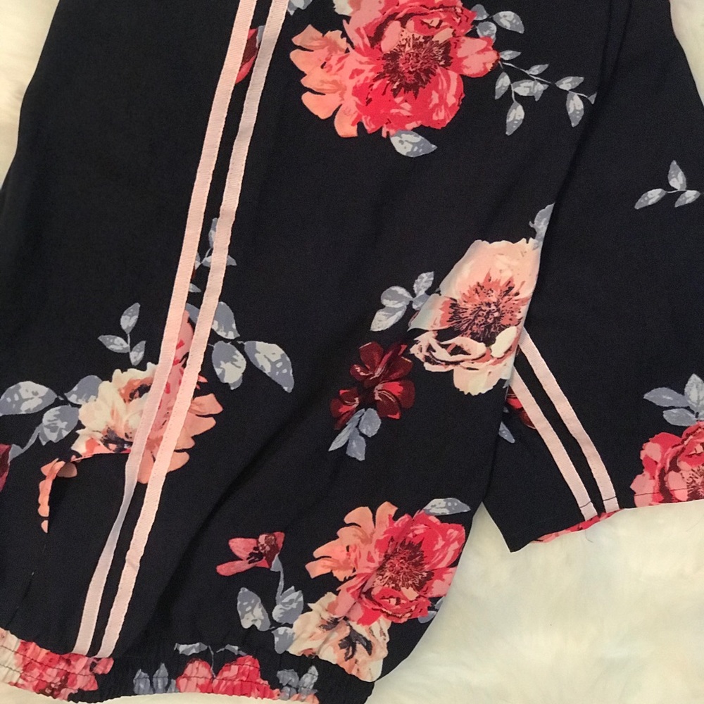 New floral casual pants with side stripes